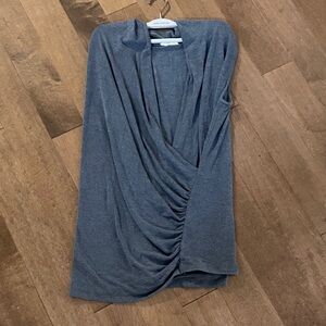 Droop, low neckline heather gray Short Sleeve Top